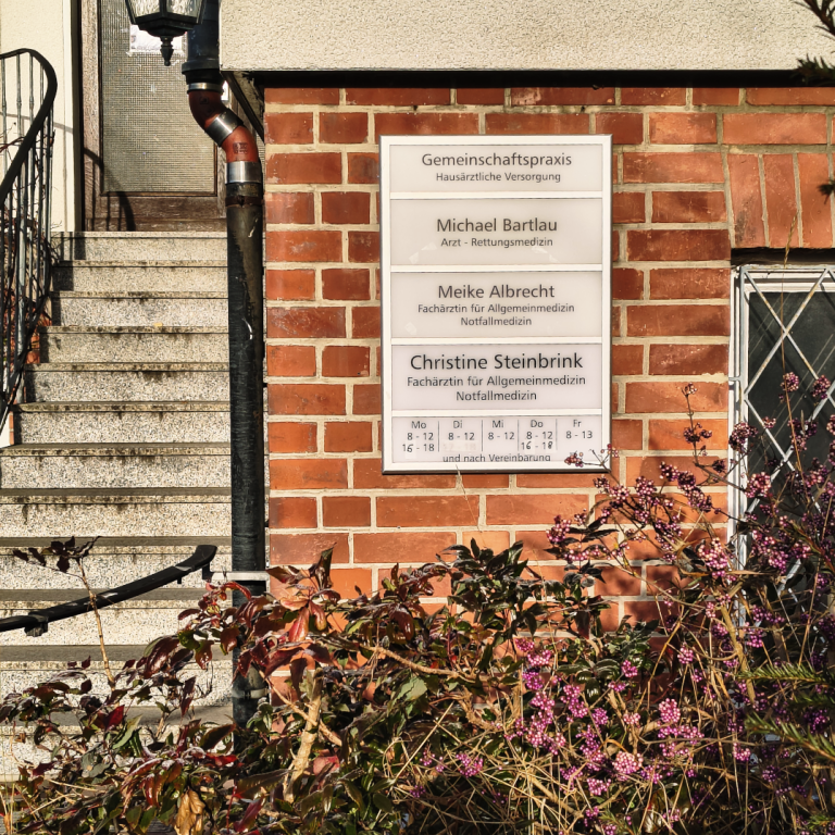 Eingangsbereich Der Eingang unserer Hausarztpraxis